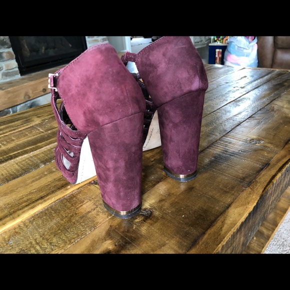 BCBGMAXAZRIA maroon shoes - Picture 2 of 3